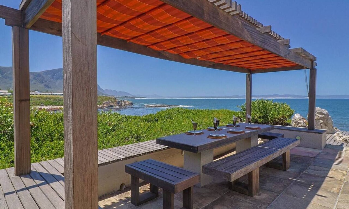 Eastcliff Apartment | Whale Haven Villa, Hermanus | Oceanfront Pool & Whale Watching