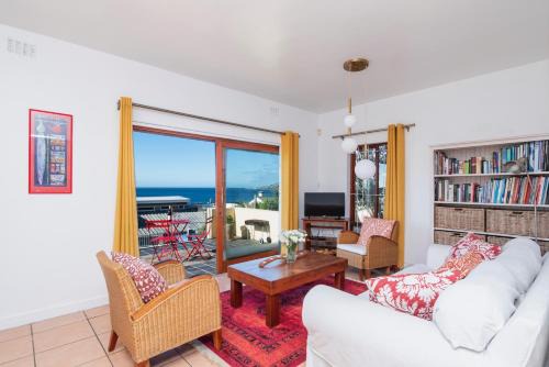 Glencairn Apartment | WhaleSong Apartment with sea views