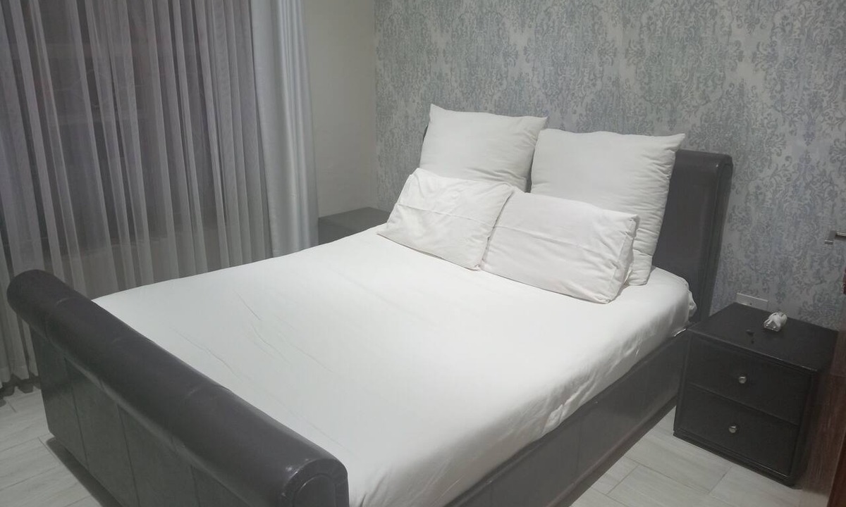Mahikeng House | Luxurious 4-Bedroom House Rental with Pool Access in Ngaka Modiri Molema