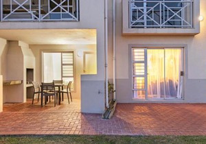 Big Bay Beach Club 98 in Bloubergstrand