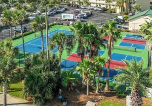 Sunset Views, Fireworks & Beach Fun! Islander 415 “Emerald Sunset Retreat” in Destin