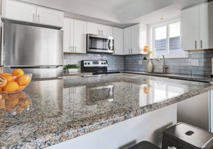 Townsend Inlet Beachblock 4 bedroom, 2 full bath 1st floor of a duplex in Sea Isle City