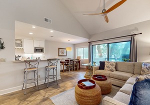 Updated Harbour Town Hideaway with Pool & Balcony | Walk to Shops & Golf in Hilton Head