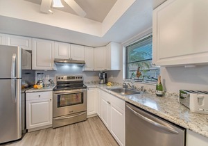 Updated Polynesian Villa - 5 minutes from Gulf Beaches! in Bonita Springs