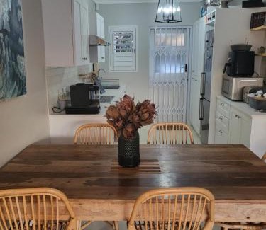 Sunnydale Apartment | Charming 2 Bedroom Cottage in Noordhoek surrounds
