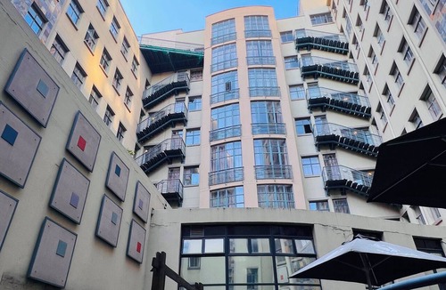 Downtown Johannesburg Apartment | 1-bedroom apartment in pleasant Johannesburg with WiFi+Pool+Parking