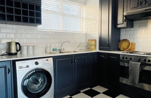Three Anchor Bay Condo | 1 bedroom apartment in vibrant Sea Point, 300m from the Promenade!
