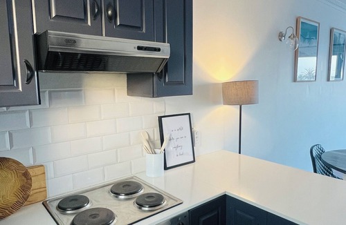 Three Anchor Bay Condo | 1 bedroom apartment in vibrant Sea Point, 300m from the Promenade!