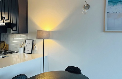 Three Anchor Bay Condo | 1 bedroom apartment in vibrant Sea Point, 300m from the Promenade!