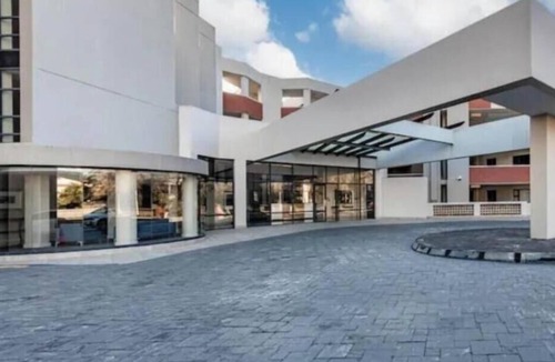 Sandown Apartment | 1-bedroom apartment in adorable Sandton with fitness room access
