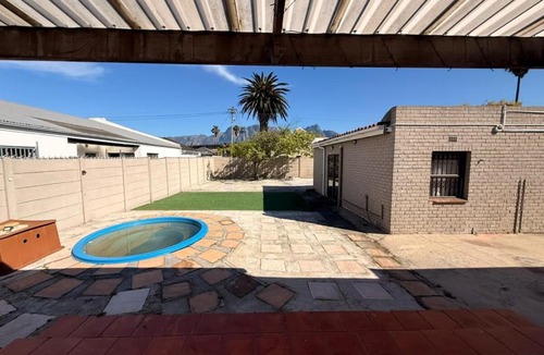 Lansdowne House | 10 sleeper muslim self-catering