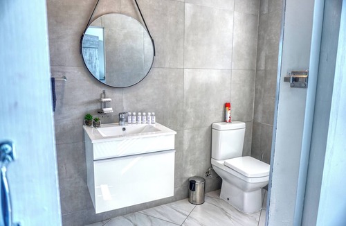 Randpark Ridge House | 100 On Kayburne Guesthouse