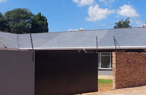 Kempton Park House | 10mins from OR Tambo international Airport. Enjoy your comfort place with joy.