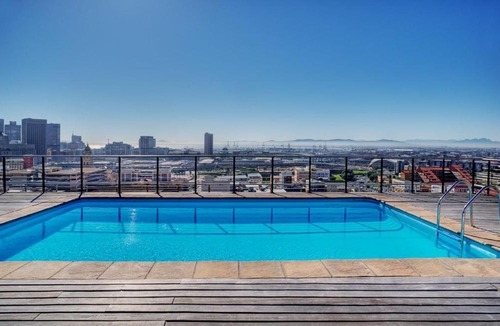 Cape Town City Centre Apartment | 140I Four Seasons