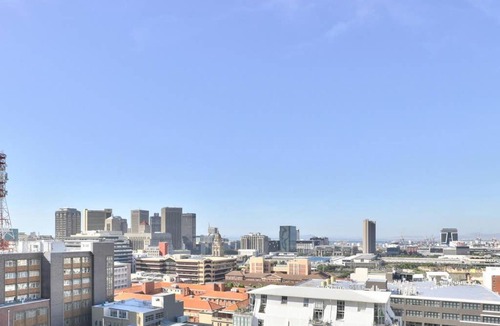 Cape Town City Centre Apartment | 140I Four Seasons