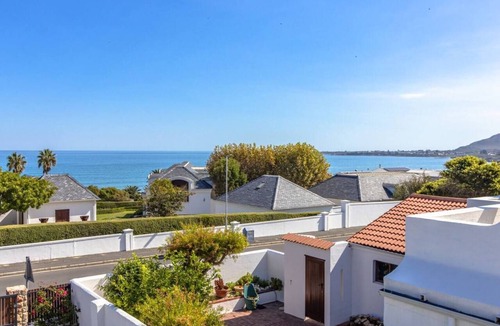 Voelklip Apartment | 144 on 10th | Voelklip Home | Sea & Mountain Views