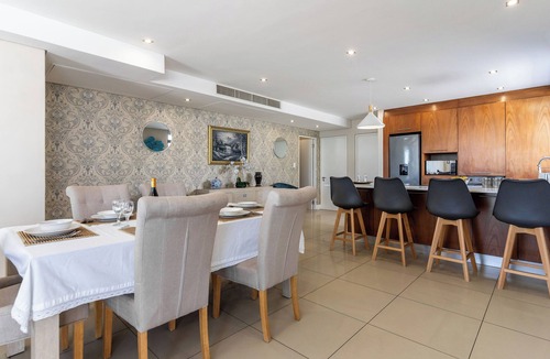 Big Bay Apartment | 167 Eden on the Bay is a self catering apartment 50 meters from Big Bay beach.