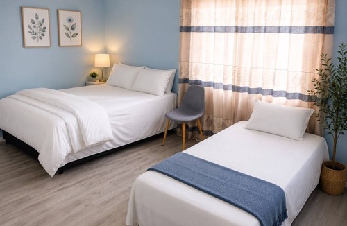 Goodwood House | 17 Rose Guesthouse Serene 9-bedroom house with AC in beautiful Cape Town
