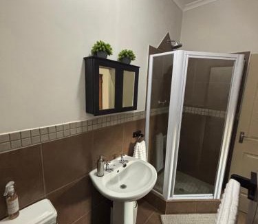 Westdene Apartment | 18 on Athlone Cosy self-catering flat