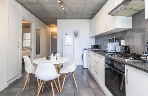 Milnerton Apartment | 2 Bedroom Secure Pool Strong WiFi
