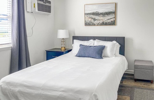 Nashville Apartment | 2 BR 8 min to Downtown - Free Parking -C