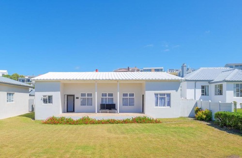 L'Agulhas House | 206 On Main