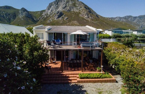Voelklip Apartment | 245 on 10th | Family | Sea Views | Grotto Beach