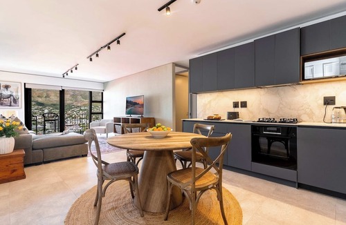 Bo'Kaap Apartment | 270 Views, Modern, Bo-Kaap -Table Mountain Majesty Apt