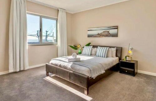 Victoria and Alfred Waterfront Apartment | 2BR Family Apartment near Waterfront