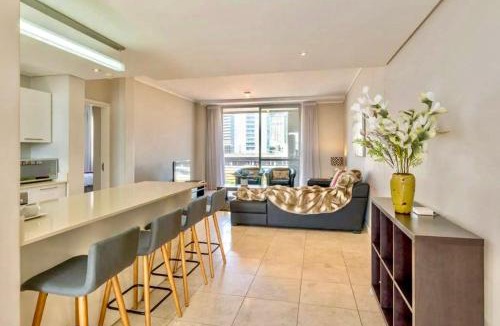 Victoria and Alfred Waterfront Apartment | 2BR Family Apartment near Waterfront