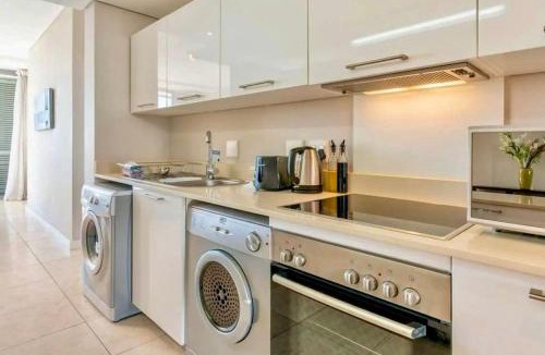 Victoria and Alfred Waterfront Apartment | 2BR Family Apartment near Waterfront