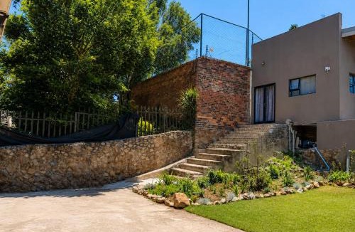 Greater Johannesburg Metropolitan Area Apartment | #3 bedroom in Northcliff, Water backup, WiFi