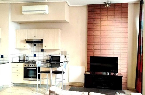 Newtown Apartment | 3 Shots Wifi Netflix at Mapungubwe