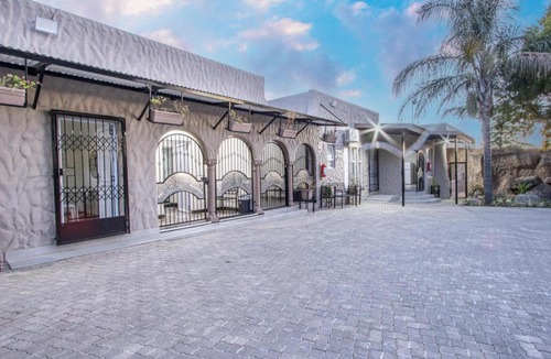 Newcastle House | 32 on Beardall