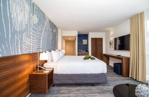 Central Beach Hotel | 4 Beachside Suites | Near Shopping & Cultural Landmarks | Poo Access | Parking