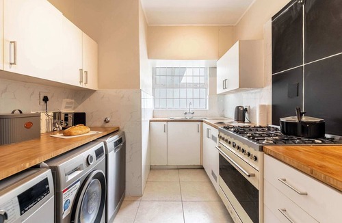 Camps Bay Apartment | 5 min walk to Camps Bay beach, Views - Caprice Bay