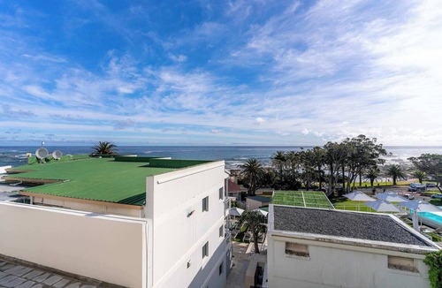 Camps Bay Apartment | 5 min walk to Camps Bay beach, Views - Caprice Bay