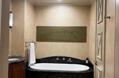 Sandown Apartment | 606 Michelangelo