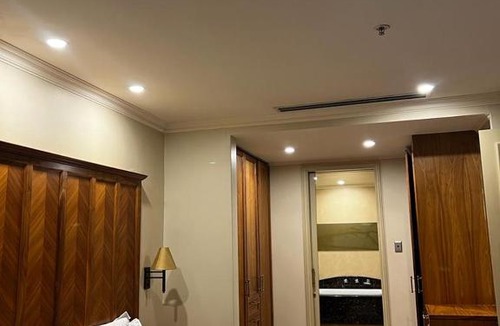 Sandown Apartment | 606 Michelangelo