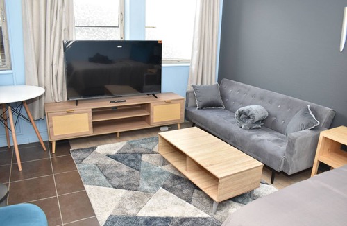 Greater Johannesburg Metropolitan Area Apartment | 610 Isibaya House - Chic Oasis in Vibrant Jozi
