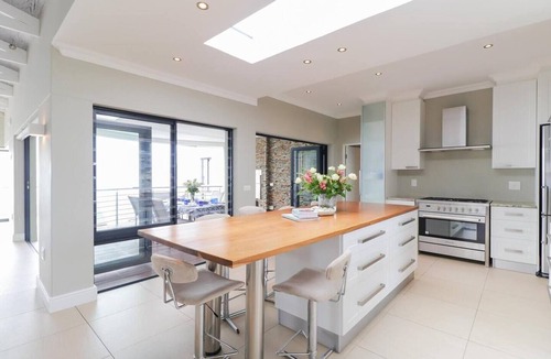 De Kelders Apartment | 72 on Vyfer Villa, De Kelders | Whale Watching, Pool