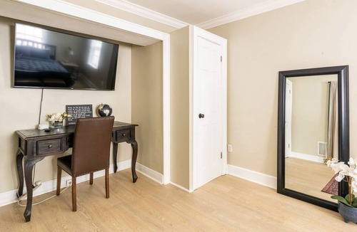 College Park House | 8th Green Cottage "A relaxing Oasis in the city" Guesthouse