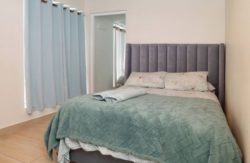 Bloubergstrand Bed & Breakfast | A peaceful and safe area, just minutes from the beach, bars, and restaurants.
