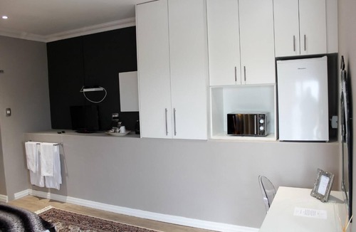 Paarl House | A Queenslin Guesthouse