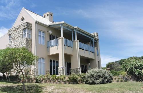 Oyster Bay House | A WAVE FROM IT ALL