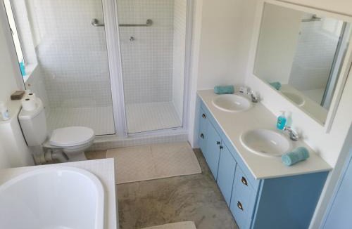Oyster Bay House | A WAVE FROM IT ALL