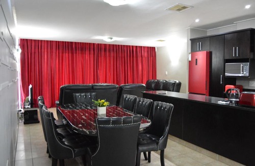Durban Point Apartment | Accommodation Front - Deluxe 6 Sleeper with Rooftop Pool