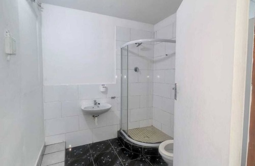 Goodwood House | Affordable guest house in Goodwood for your Crew or family.