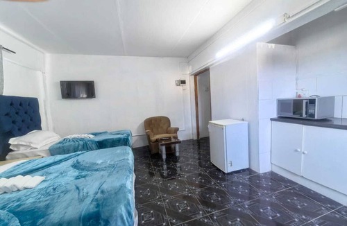 Goodwood House | Affordable guest house in Goodwood for your Crew or family.