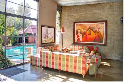Kempton Park House | African Moon Corporate House